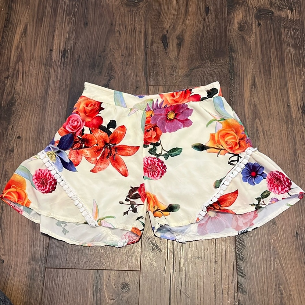 Sabo Skirt Floral Shorts - Picture 1 of 4